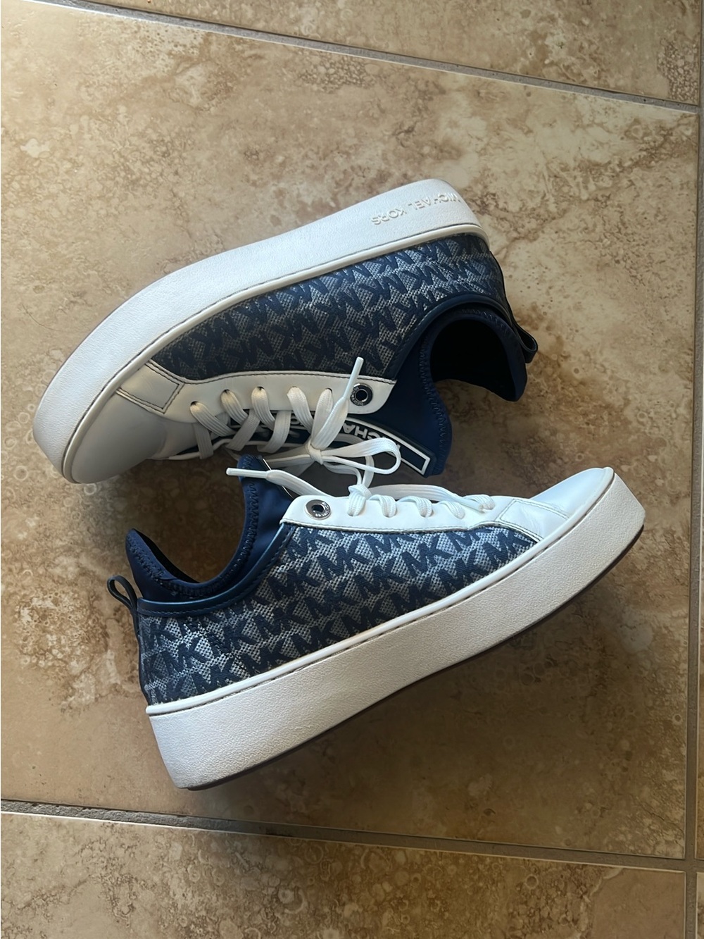Michael Kors Sneakers sz 7.5 - Picture 2 of 4